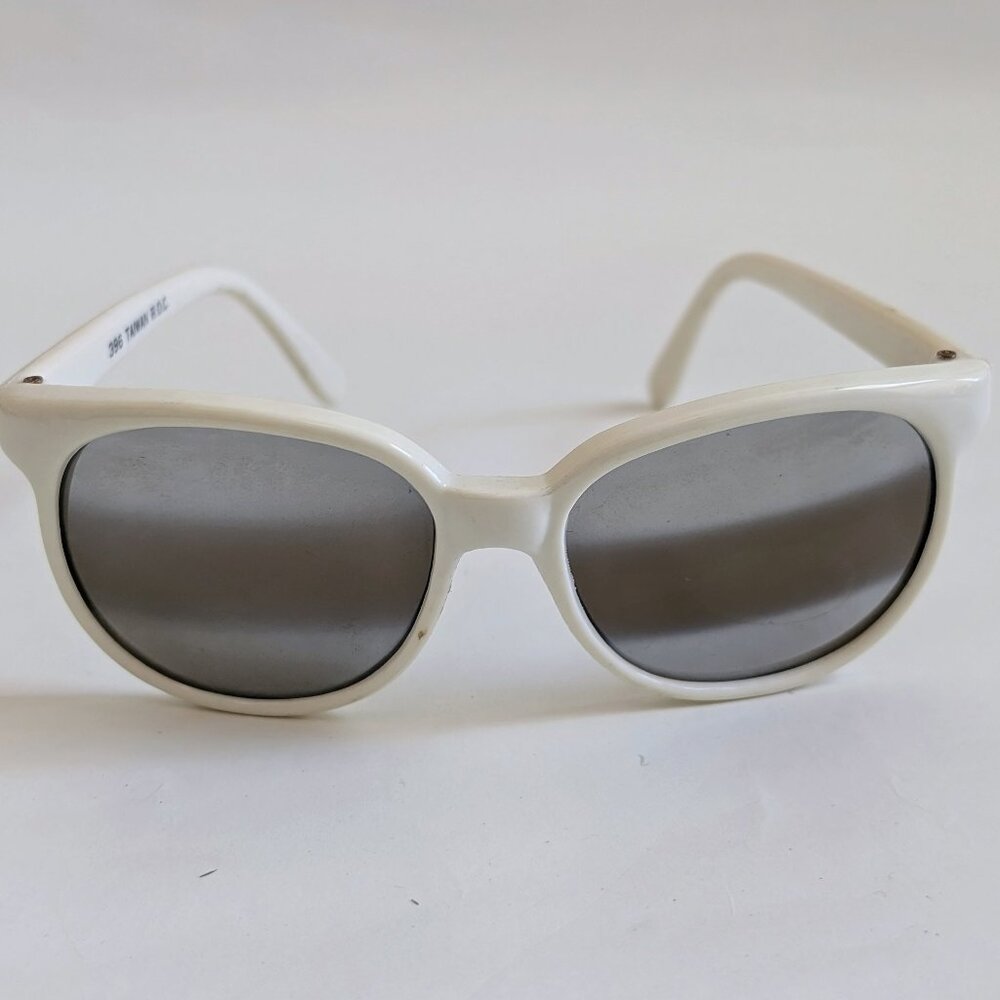 NWT Vintage 90's Kids Nylon C1000 Sport Sunglasses (S. White)